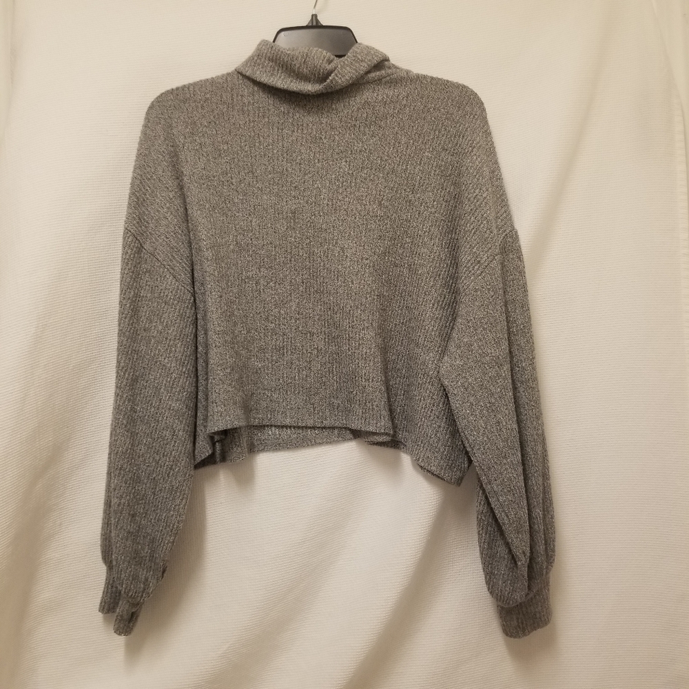 Hollister Cozy Top Bundle - Picture 2 of 10